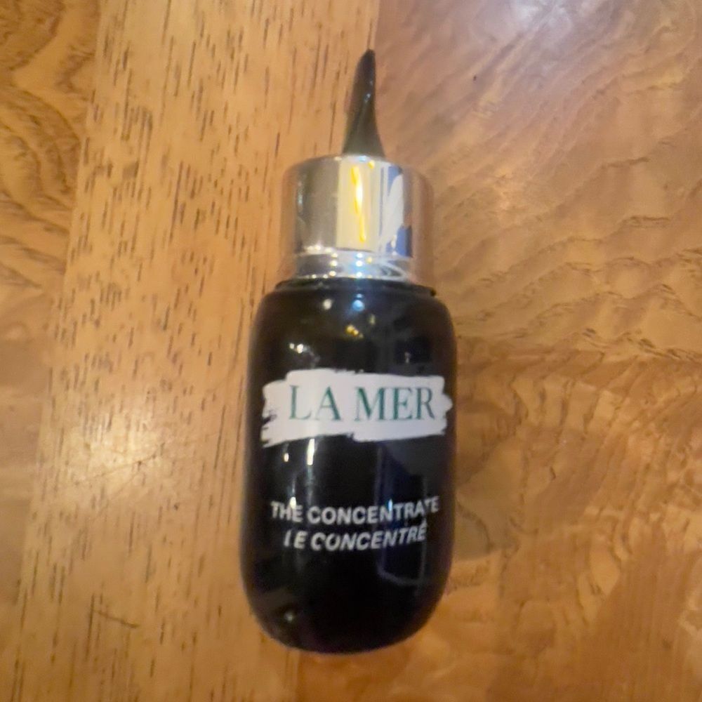 La Mer Black and Silver Treatment Serum Bottle Only